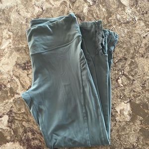 Mone B Cropped Leggings